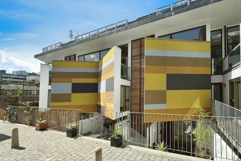 2 bedroom flat for sale, Mears Close, Whitechapel