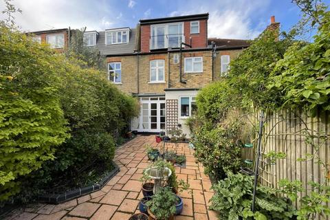 3 Manor Park, Richmond, TW9 1XZ