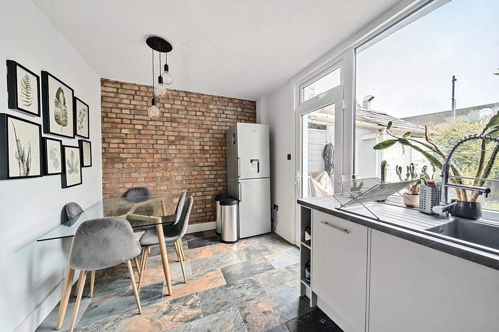 Kitchen/Dining Area