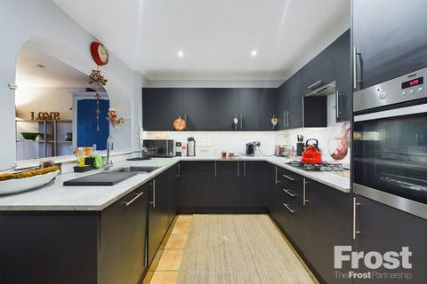 53 Southcote Avenue, Feltham, TW13 4EQ