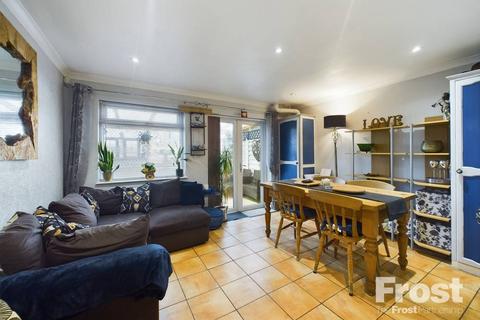 53 Southcote Avenue, Feltham, TW13 4EQ