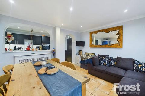 53 Southcote Avenue, Feltham, TW13 4EQ