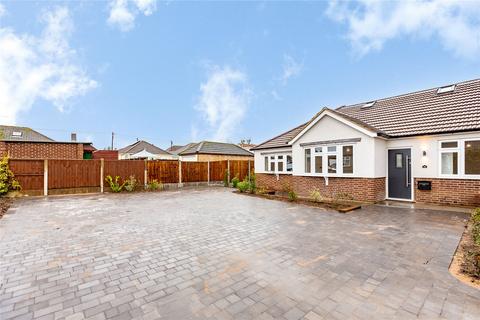 3 bedroom bungalow for sale, Lakefields Close, Rainham, RM13