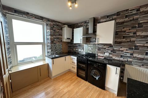 2 bedroom flat to rent, Signal Terrace, Sticklepath, EX31 2BA