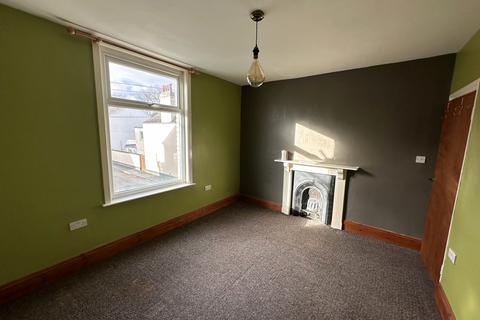 2 bedroom flat to rent, Signal Terrace, Sticklepath, EX31 2BA