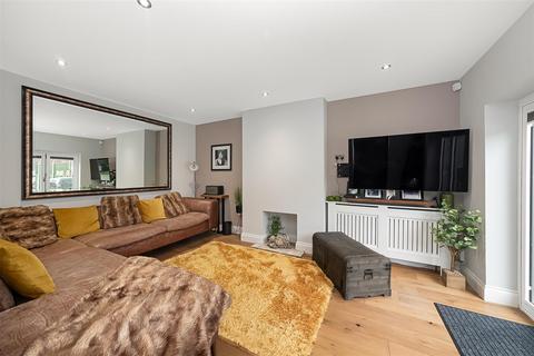 11 Mount Avenue, Chaldon, Caterham, CR3 5BB