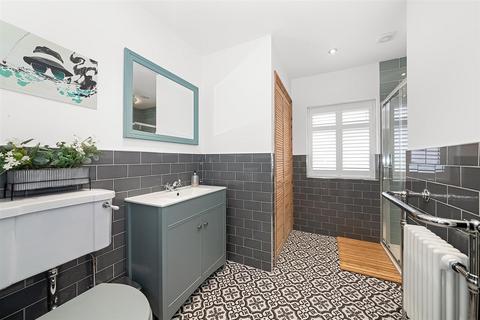 11 Mount Avenue, Chaldon, Caterham, CR3 5BB