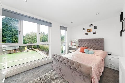 11 Mount Avenue, Chaldon, Caterham, CR3 5BB