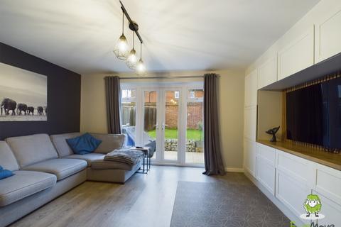 32 Flagstone Crescent, Chineham, Basingstoke, RG24 8DG