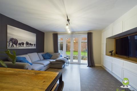 32 Flagstone Crescent, Chineham, Basingstoke, RG24 8DG
