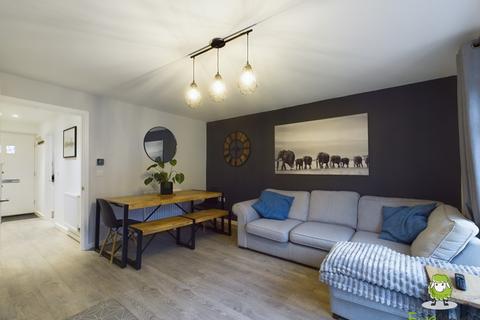 32 Flagstone Crescent, Chineham, Basingstoke, RG24 8DG