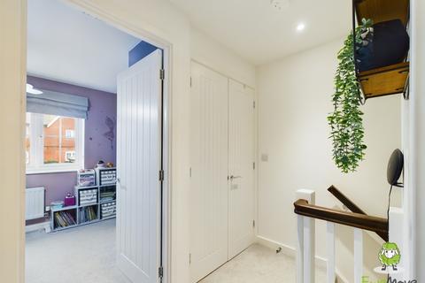32 Flagstone Crescent, Chineham, Basingstoke, RG24 8DG
