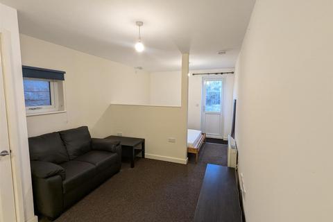 Studio to rent, Room 6, 46 Rutland Street, Derby