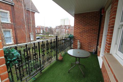 2 bedroom apartment for sale, Buxton Road , Eastbourne  BN20