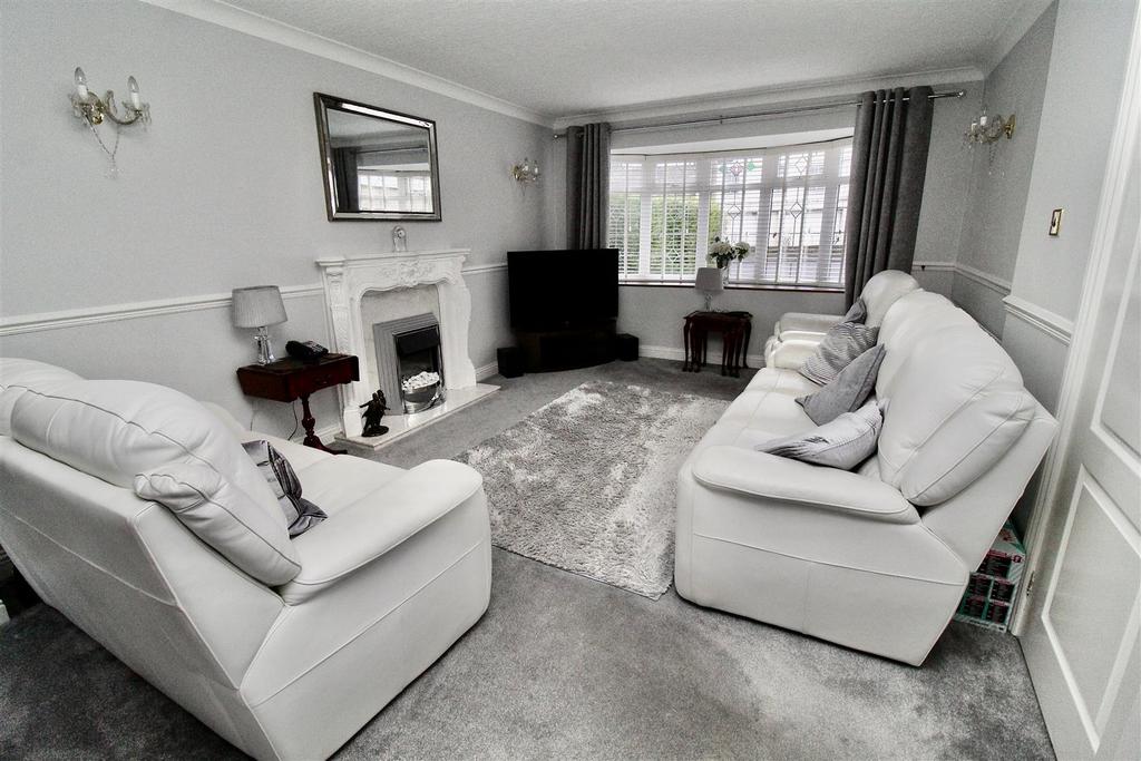 Through Lounge/Dining Room