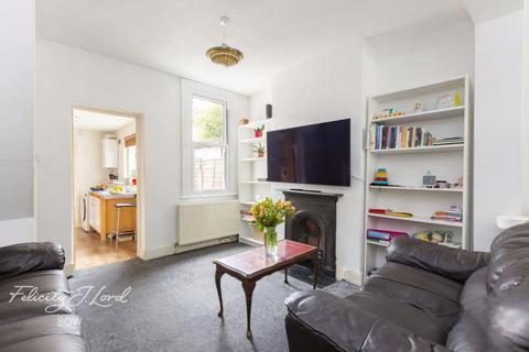 2 bedroom terraced house to rent, Faringford Road, LONDON