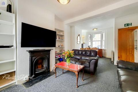 2 bedroom terraced house to rent, Faringford Road, LONDON