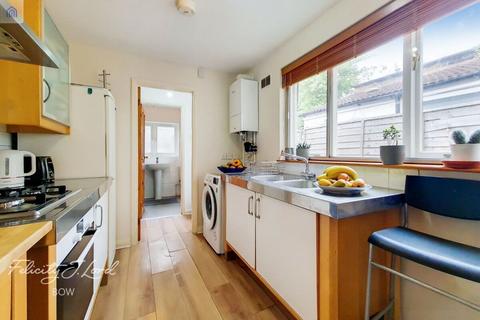 2 bedroom terraced house to rent, Faringford Road, LONDON