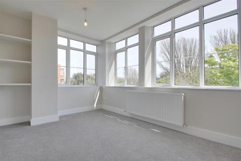 1 bedroom flat to rent, Winchelsea Gardens, Worthing BN11