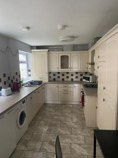 4 bedroom house to rent, Kinley Street, St Thomas, Swansea