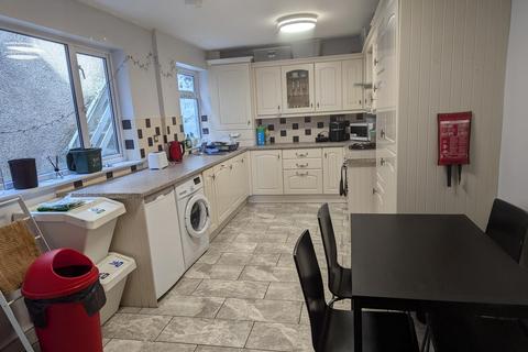 4 bedroom house to rent, Kinley Street, St Thomas, Swansea