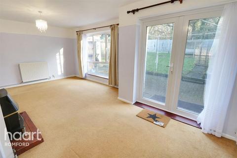 3 bedroom semi-detached house to rent, Armstrong Avenue, WOODFORD GREEN