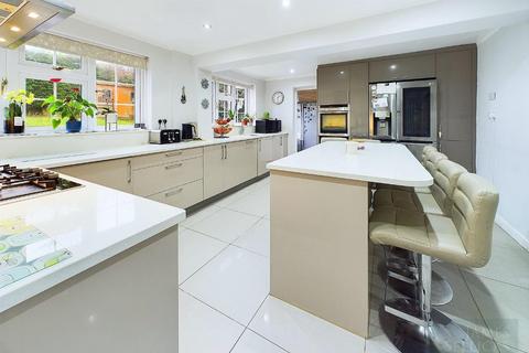 4 bedroom detached house for sale, Heythrop Close, Oadby, Leicestershire