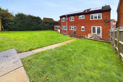 4 bedroom detached house for sale, Heythrop Close, Oadby, Leicestershire