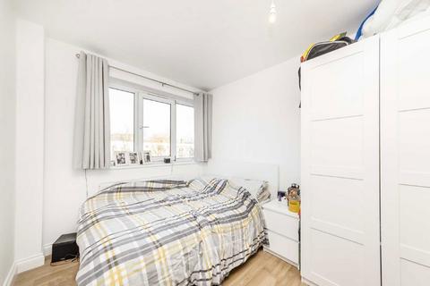 3 bedroom flat to rent, Jamaica Road, London SE16