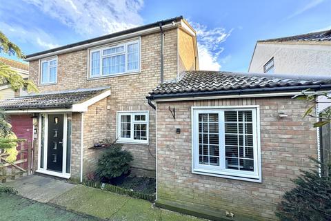 4 bedroom detached house for sale, Pinners Close, Burnham On Crouch