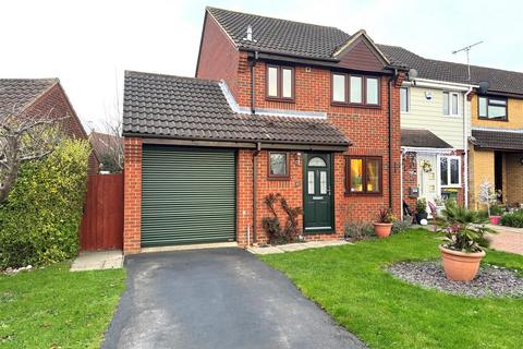 3 bedroom semi-detached house for sale, Oakley Avenue, Rayleigh