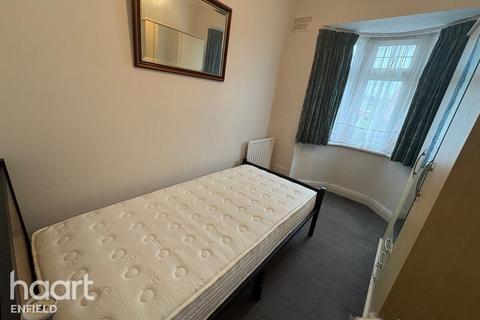 1 bedroom in a house share to rent, Lincoln Road, Enfield, EN1