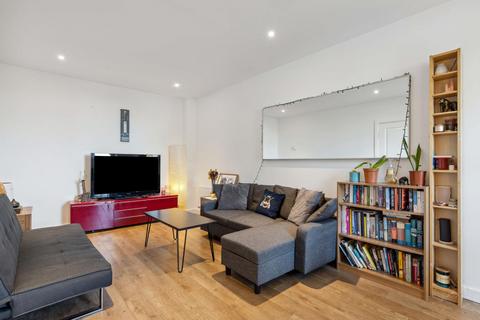 3 bedroom maisonette for sale, Olympian Way, London SE10