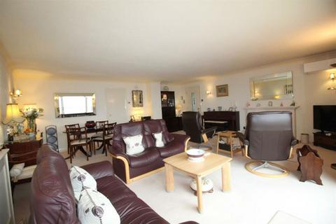 3 bedroom flat for sale, The Majestic, North Promenade, Lytham St. Annes, Lytham St. Annes, FY8 2LZ