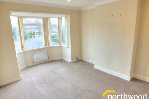 3 bedroom flat to rent, Bavington Drive, Fenham, Newcastle upon Tyne, NE5