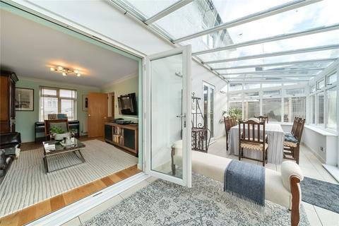 1 The Vale, London, N10 1AD