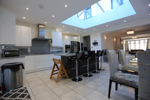 4 bedroom semi-detached house to rent, Beechwood Gardens, Clayhall, Gants Hill, IG5