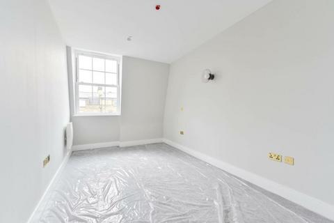 2 bedroom flat to rent, Dalton Street London SE27