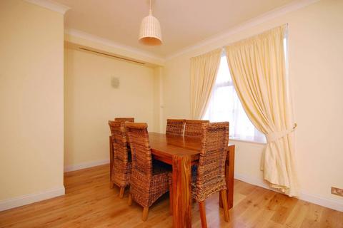 2 bedroom flat to rent, Carrington House, Mayfair, London, W1J