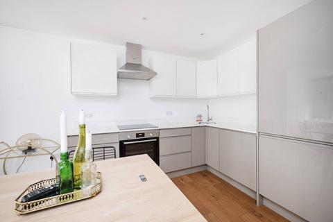 2 bedroom flat to rent, Umberston Street, Aldgate, LONDON, E1