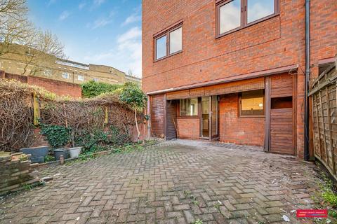 4 bedroom flat for sale, Lymington Road, West Hampstead