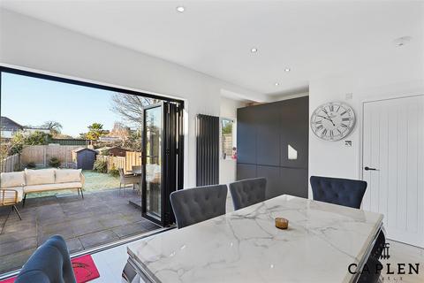 129 Roding Road, Loughton, IG10 3BS