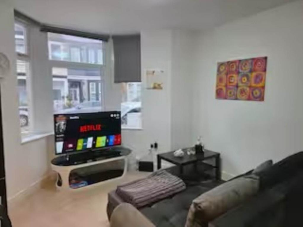 Apartment in Cardiff - View 5