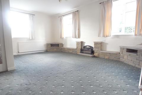 3 bedroom flat to rent, Broadgate Court, Horsforth, Leeds, West Yorkshire, UK, LS18