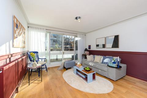 2 bedroom flat for sale, Doric Way, London