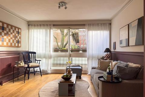 2 bedroom flat for sale, Doric Way, London