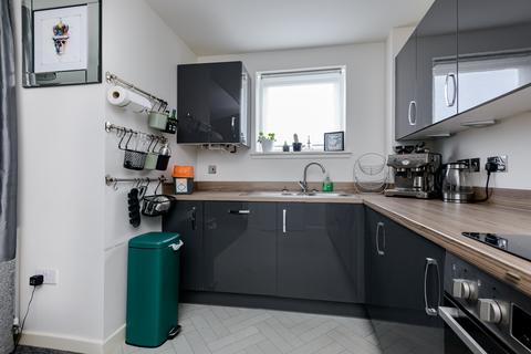 Flat 2, 1 Broomview Path, Edinburgh, EH11 4FH
