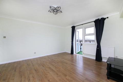 2 bedroom flat to rent, Chertsey Court, Clifford Avenue, London