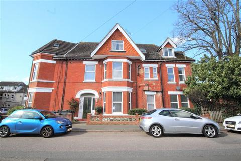 Studio to rent, Walpole Road, Boscombe