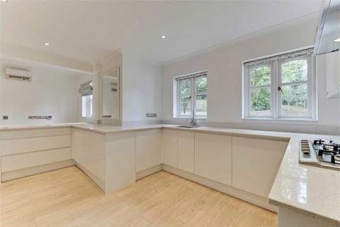 5 bedroom detached house to rent, Hanger Hill, Weybridge KT13